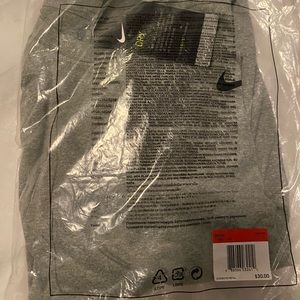 NEW NWT NIKE DRI-FIT LEGEND 2.0 men’s L